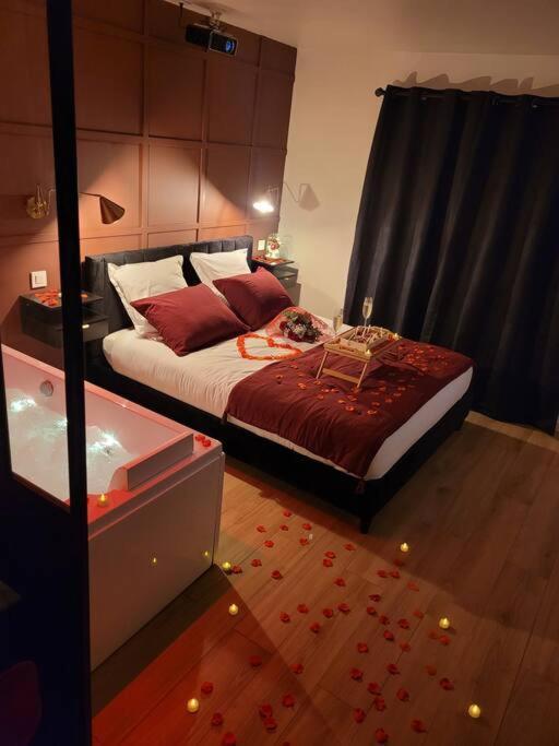 Nuit D'Evasion Love Room Avec Baignoire Balneotherapie Toulon Ngoại thất bức ảnh